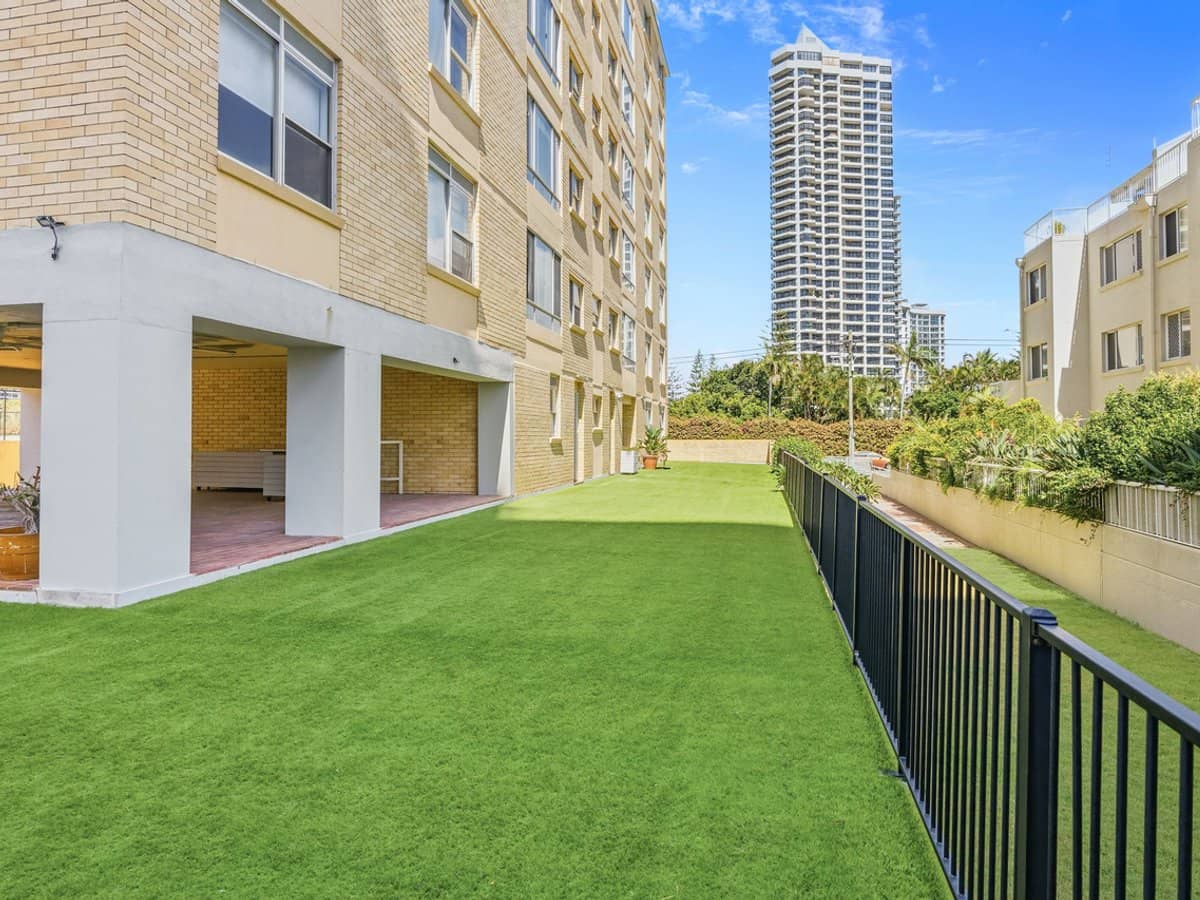 15 Pacific Street, Main Beach - Thumbnail 13