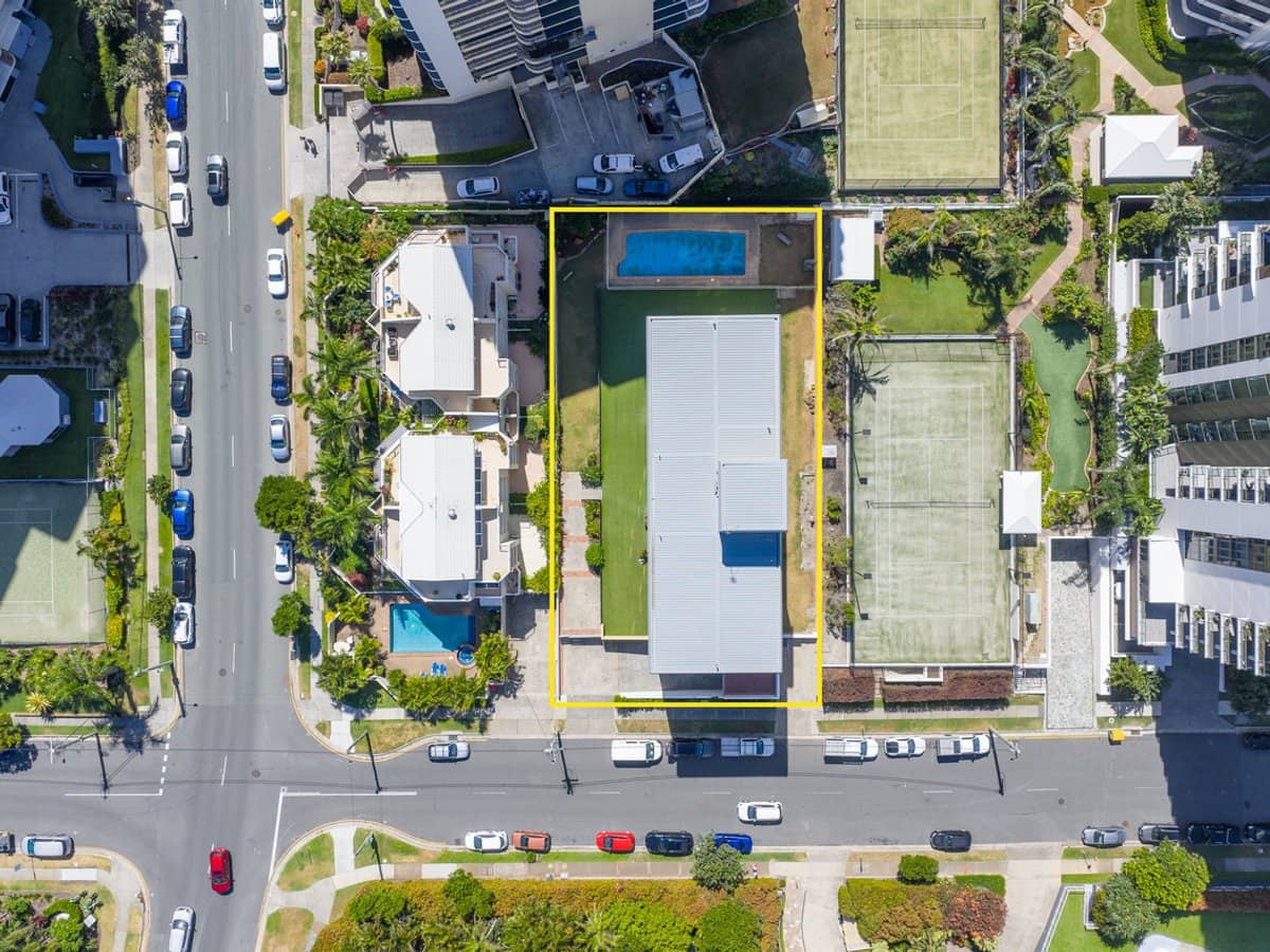 15 Pacific Street, Main Beach - Thumbnail 14