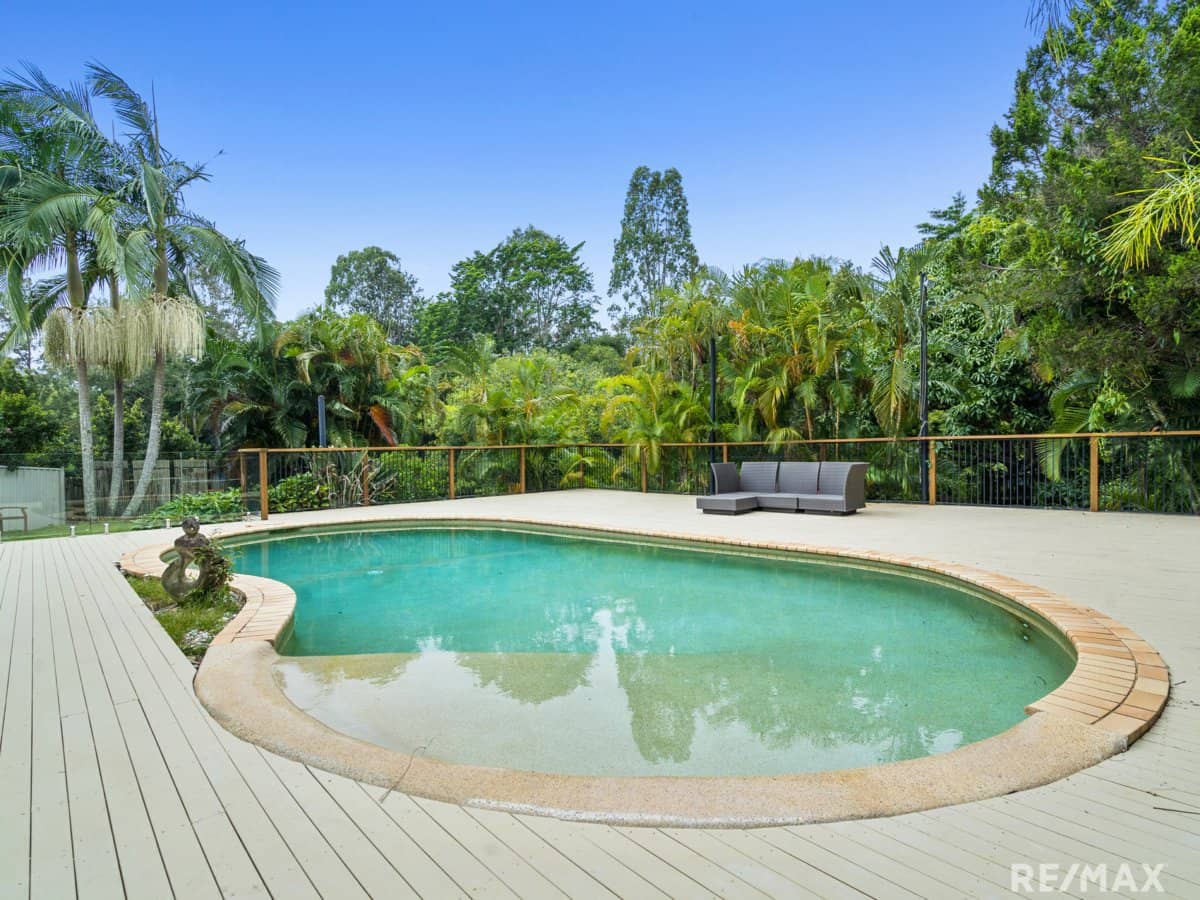 16 Burke Crescent, MUDGEERABA - Thumbnail 1
