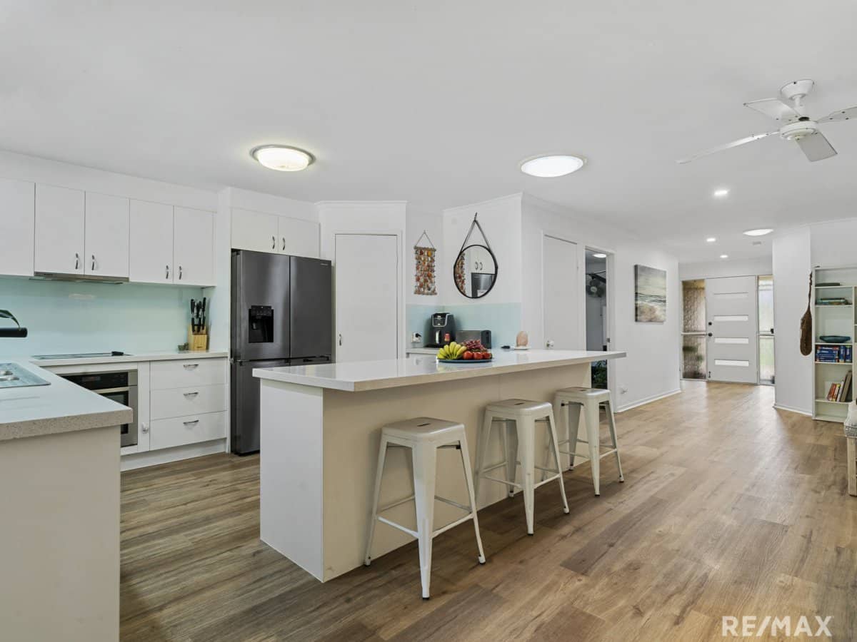 16 Burke Crescent, MUDGEERABA - Thumbnail 2