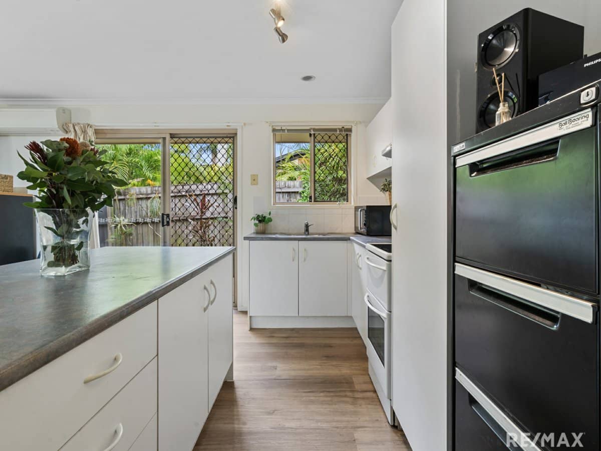 16 Burke Crescent, MUDGEERABA - Thumbnail 3