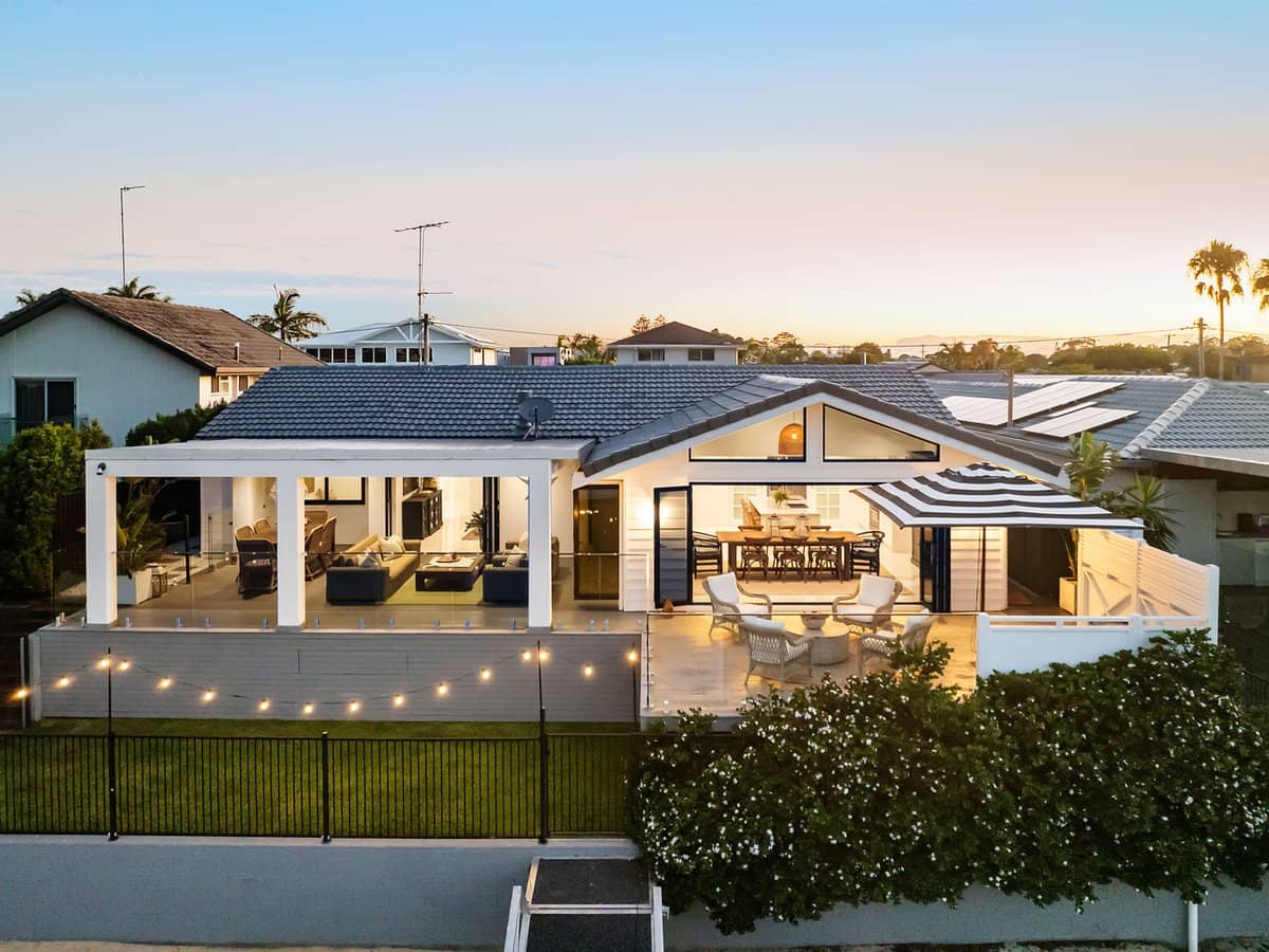 5 Alvarado Court, BROADBEACH WATERS - Thumbnail 3