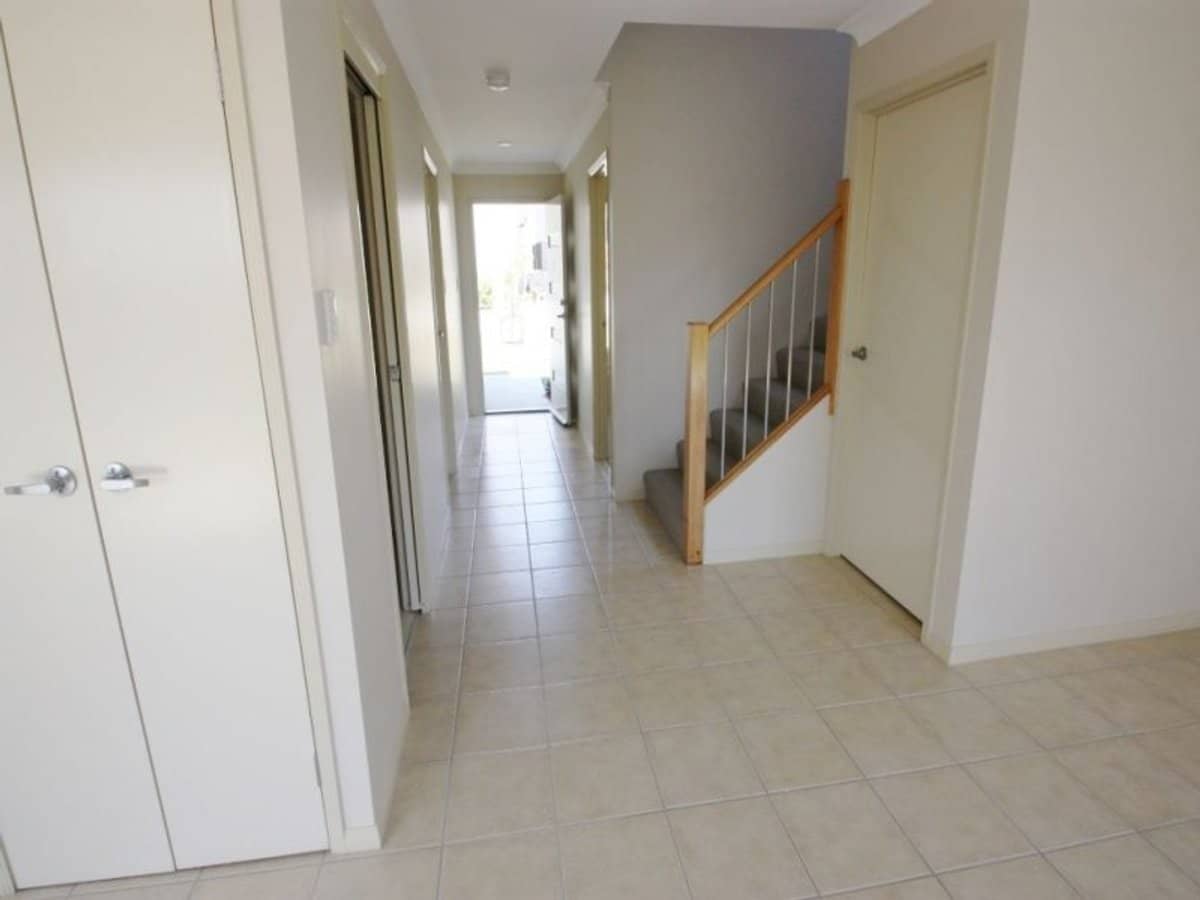 19 Gumtree Crescent, UPPER COOMERA - Thumbnail 5