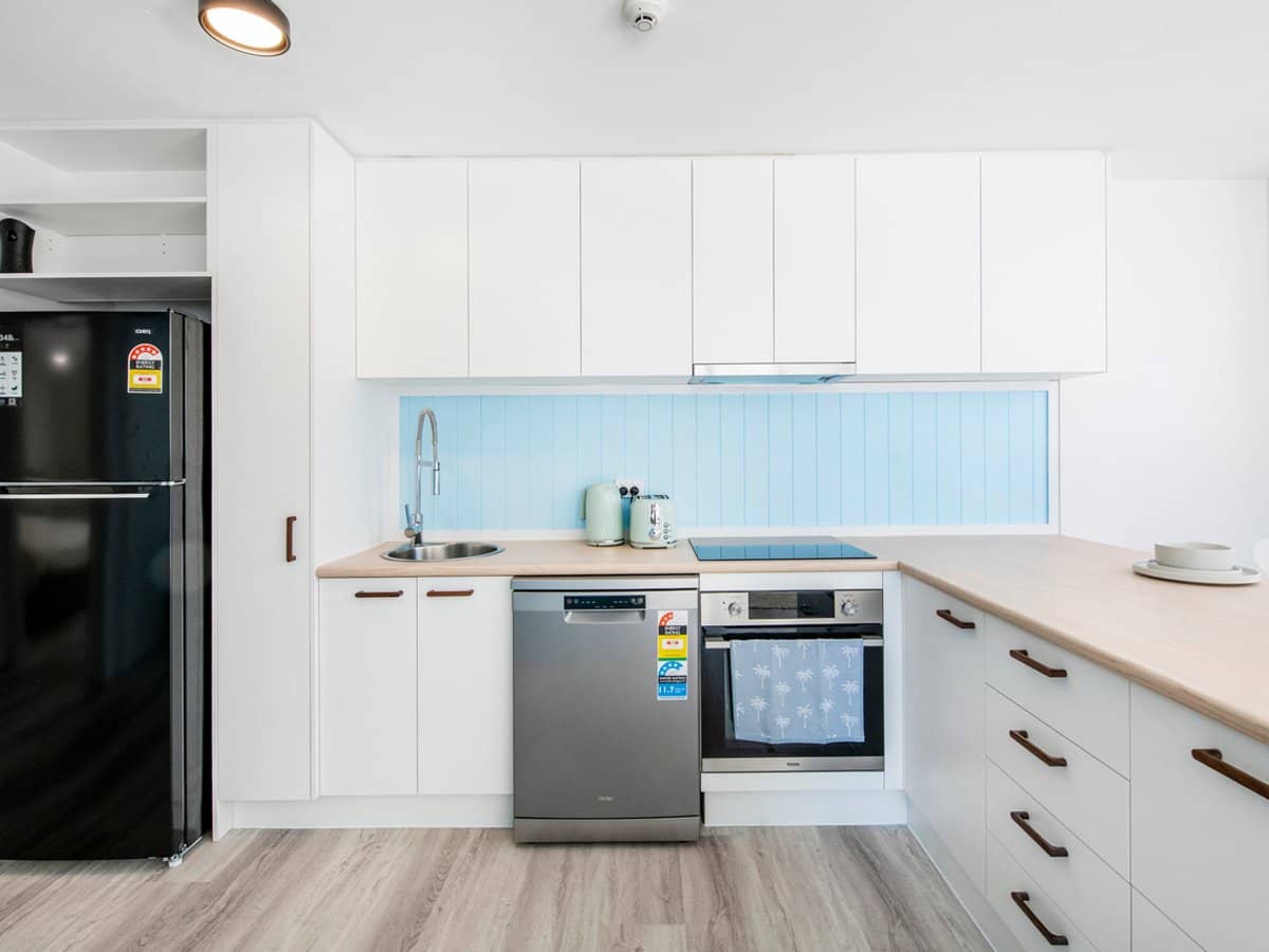 19 Orchid Avenue, SURFERS PARADISE - Thumbnail 2