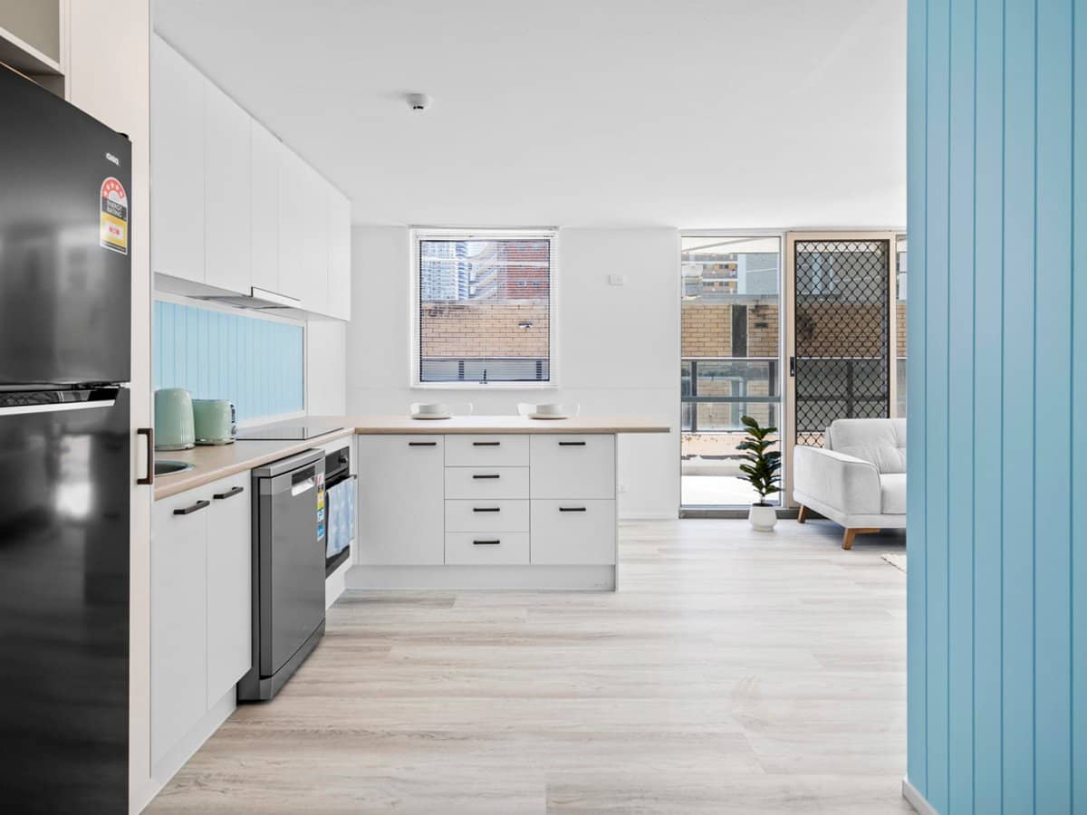 19 Orchid Avenue, SURFERS PARADISE - Thumbnail 4