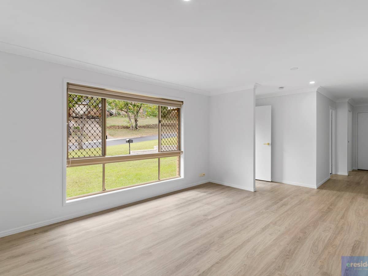 32 Leighton Drive, Edens Landing - Thumbnail 3