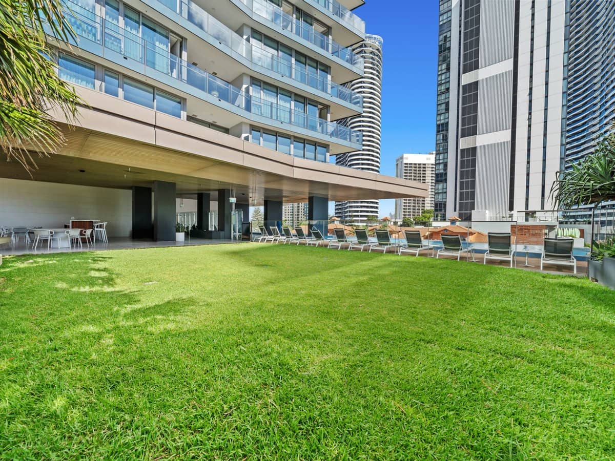 12 Philip Avenue, Broadbeach - Thumbnail 23