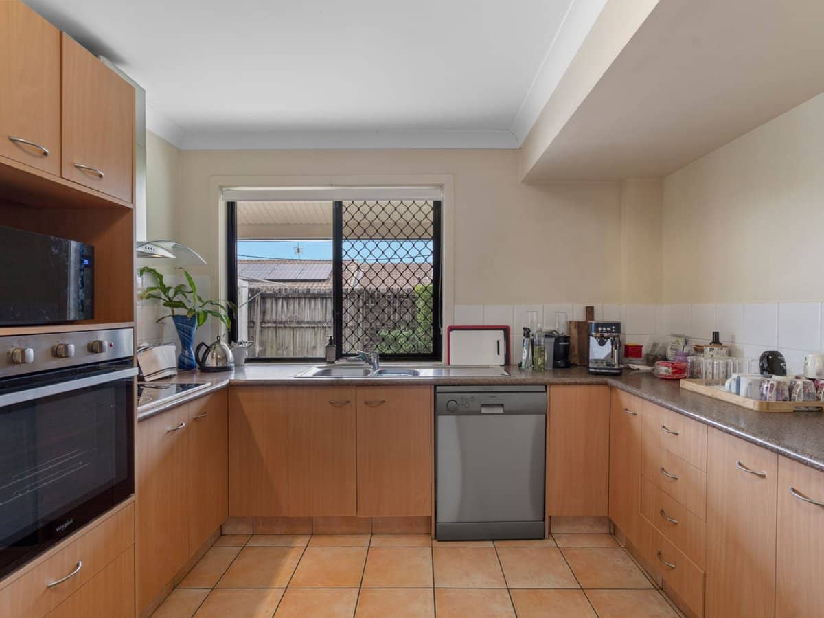 5 Brittney Court, ASHMORE - Thumbnail 2