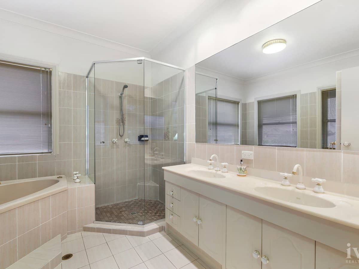 82-84 Tradewinds Avenue, Paradise Point - Thumbnail 18