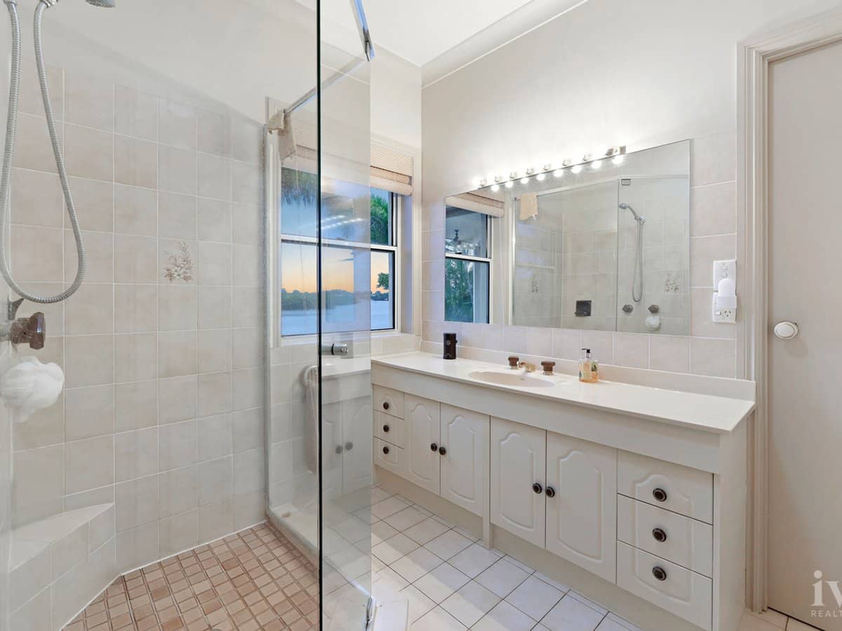 82-84 Tradewinds Avenue, Paradise Point - Thumbnail 22