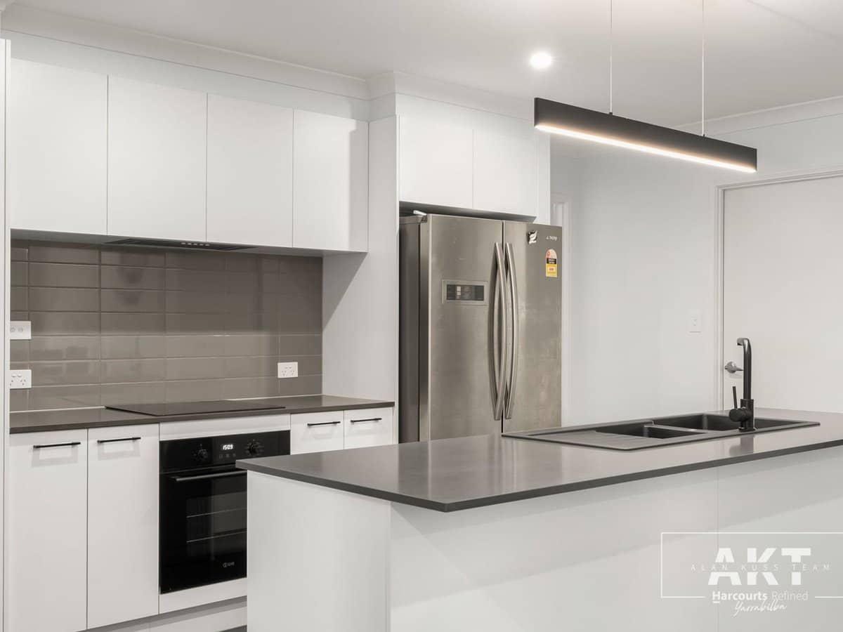 17 Flinders Drive, YARRABILBA - Thumbnail 2