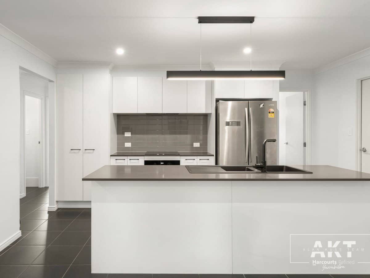 17 Flinders Drive, YARRABILBA - Thumbnail 4