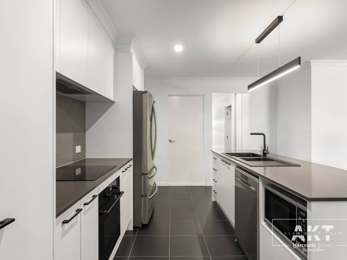 17 Flinders Drive, YARRABILBA - Thumbnail 5