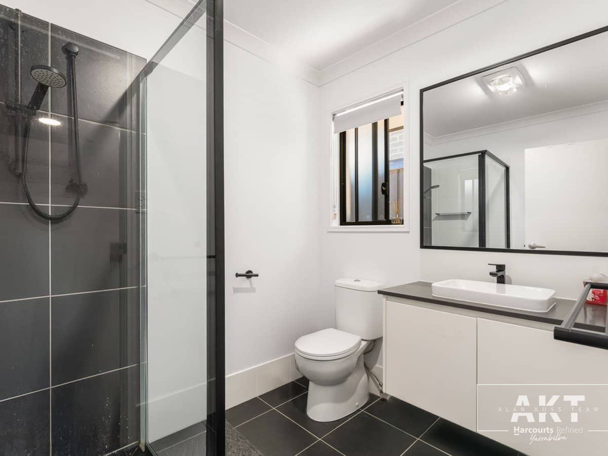 17 Flinders Drive, YARRABILBA - Thumbnail 9