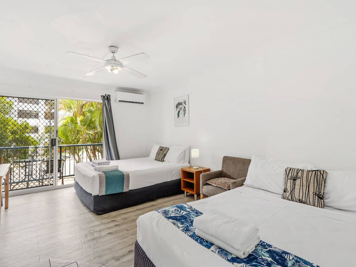 125 Frank Street, Labrador - Thumbnail 2