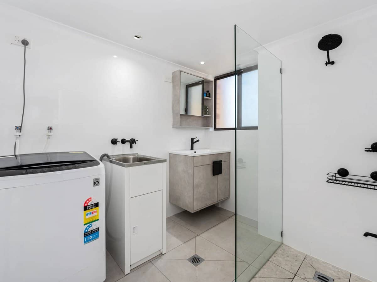 46 Oceanic Drive, MERMAID WATERS - Thumbnail 6