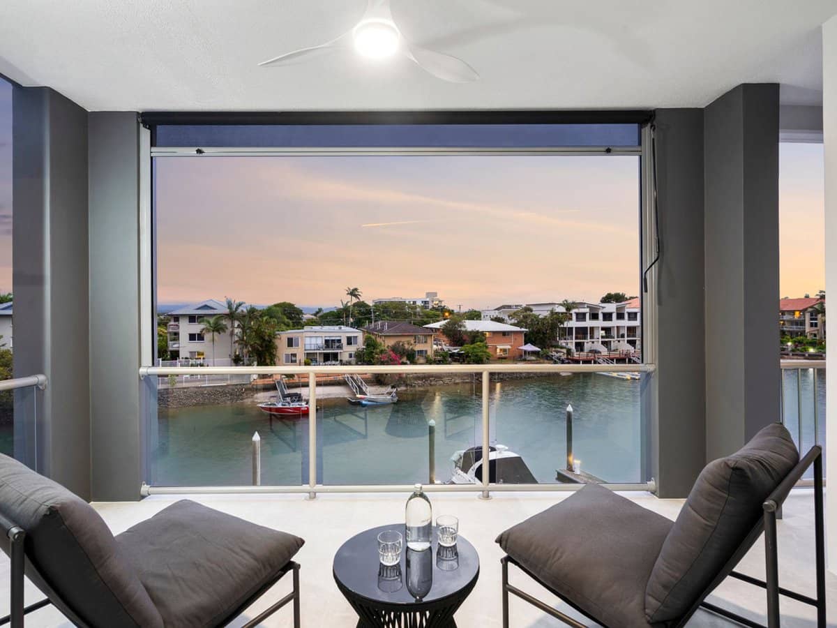 18 Canal Avenue, RUNAWAY BAY - Thumbnail 3