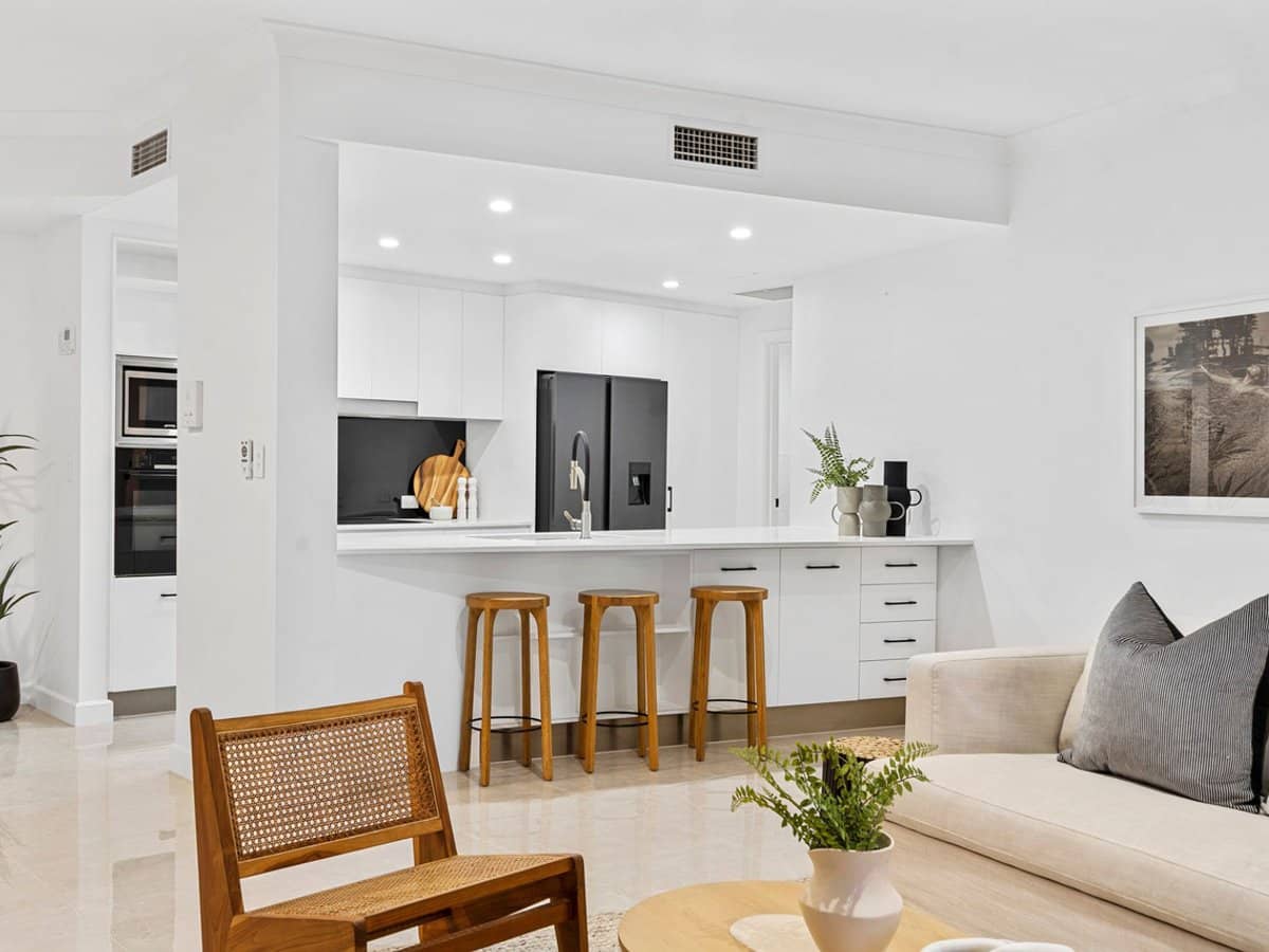 18 Canal Avenue, RUNAWAY BAY - Thumbnail 8