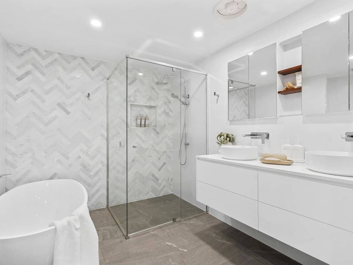 18 Canal Avenue, RUNAWAY BAY - Thumbnail 14