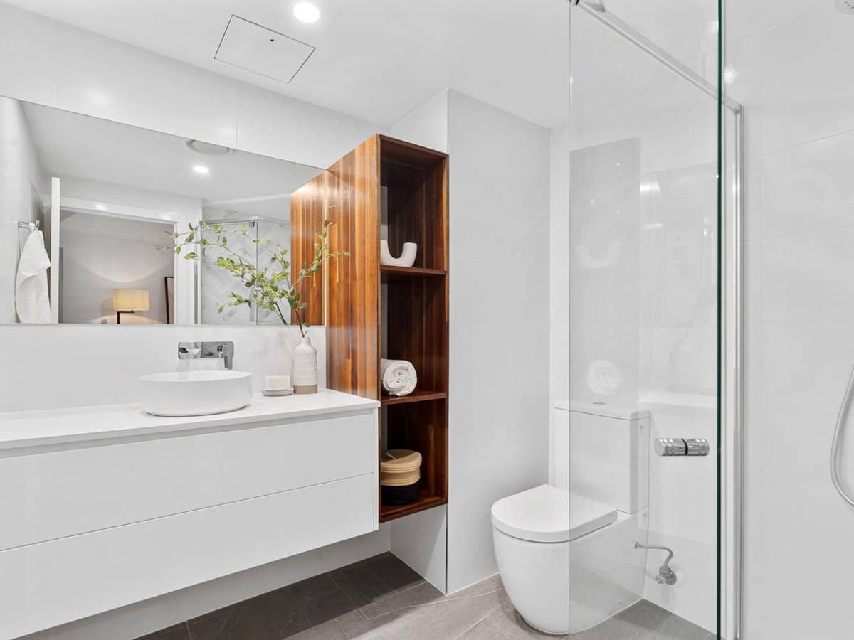 18 Canal Avenue, RUNAWAY BAY - Thumbnail 18