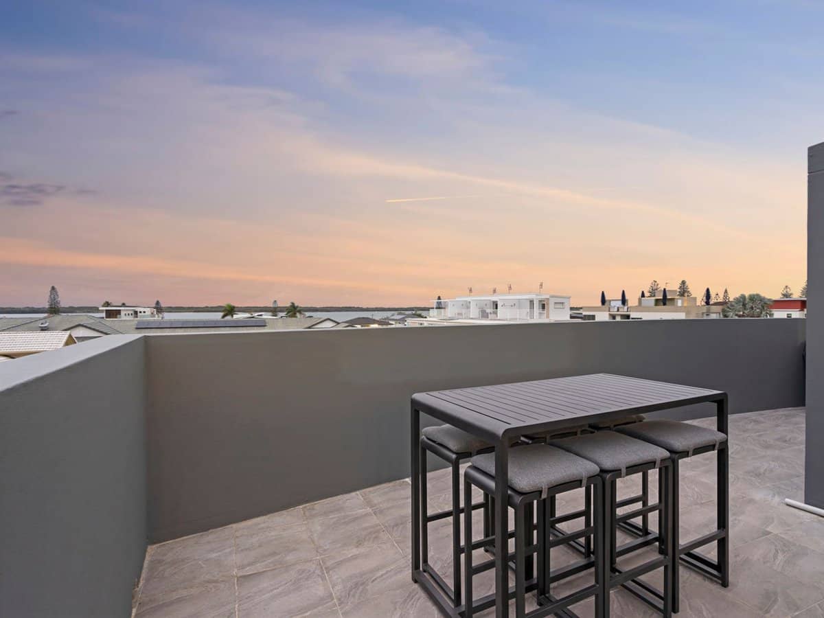 18 Canal Avenue, RUNAWAY BAY - Thumbnail 22