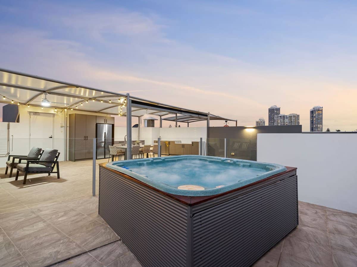 18 Canal Avenue, RUNAWAY BAY - Thumbnail 24