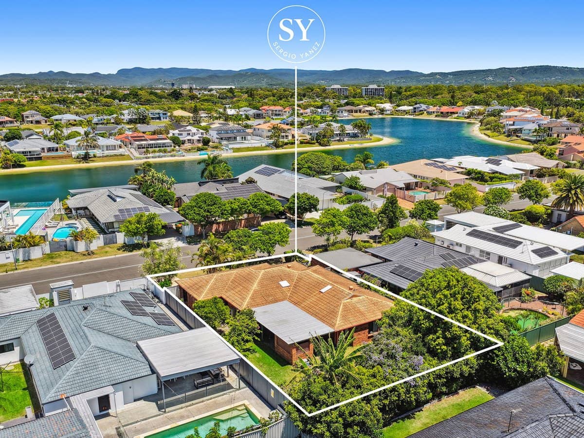 9 Darnay Road, Broadbeach Waters - Thumbnail 2