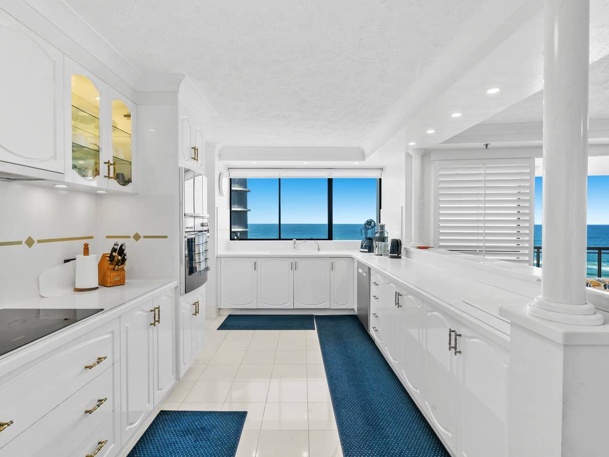 3 Cunningham Avenue, MAIN BEACH - Thumbnail 9