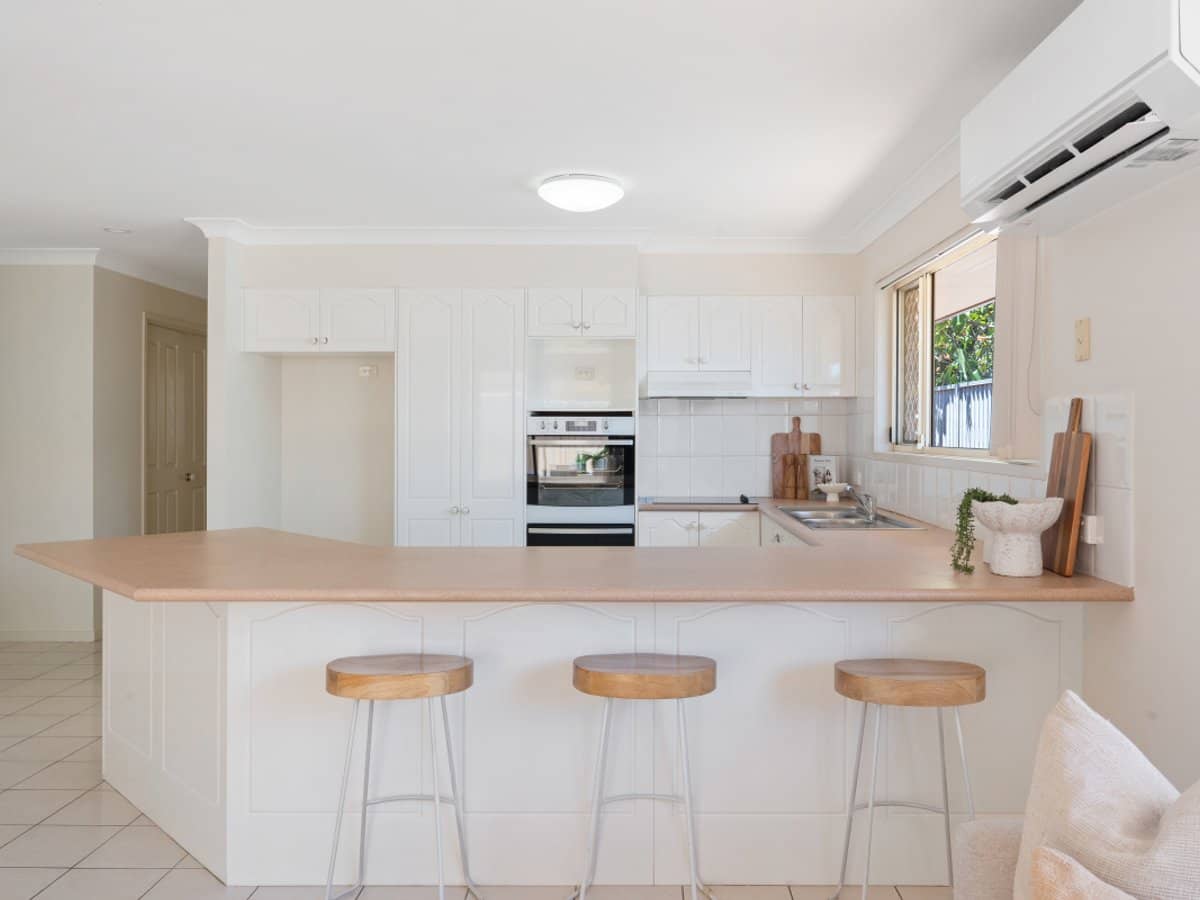 12 VANCOUVER Drive, ROBINA - Thumbnail 4