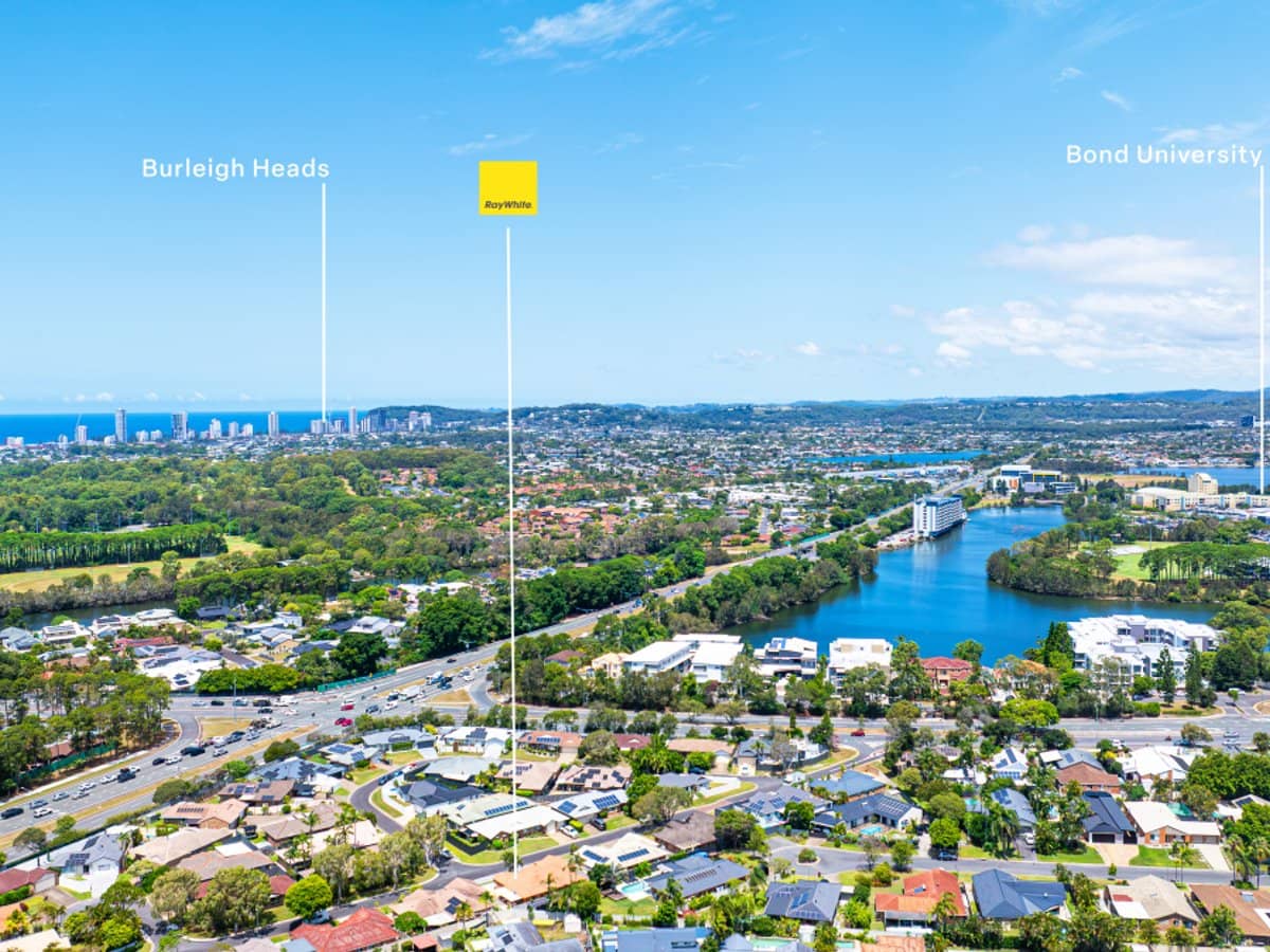 12 VANCOUVER Drive, ROBINA - Thumbnail 11