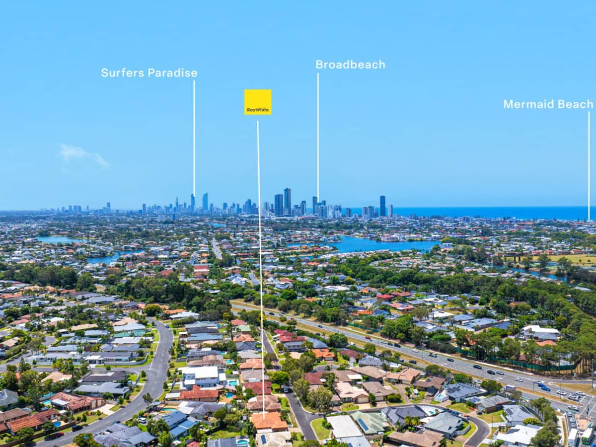 12 VANCOUVER Drive, ROBINA - Thumbnail 18