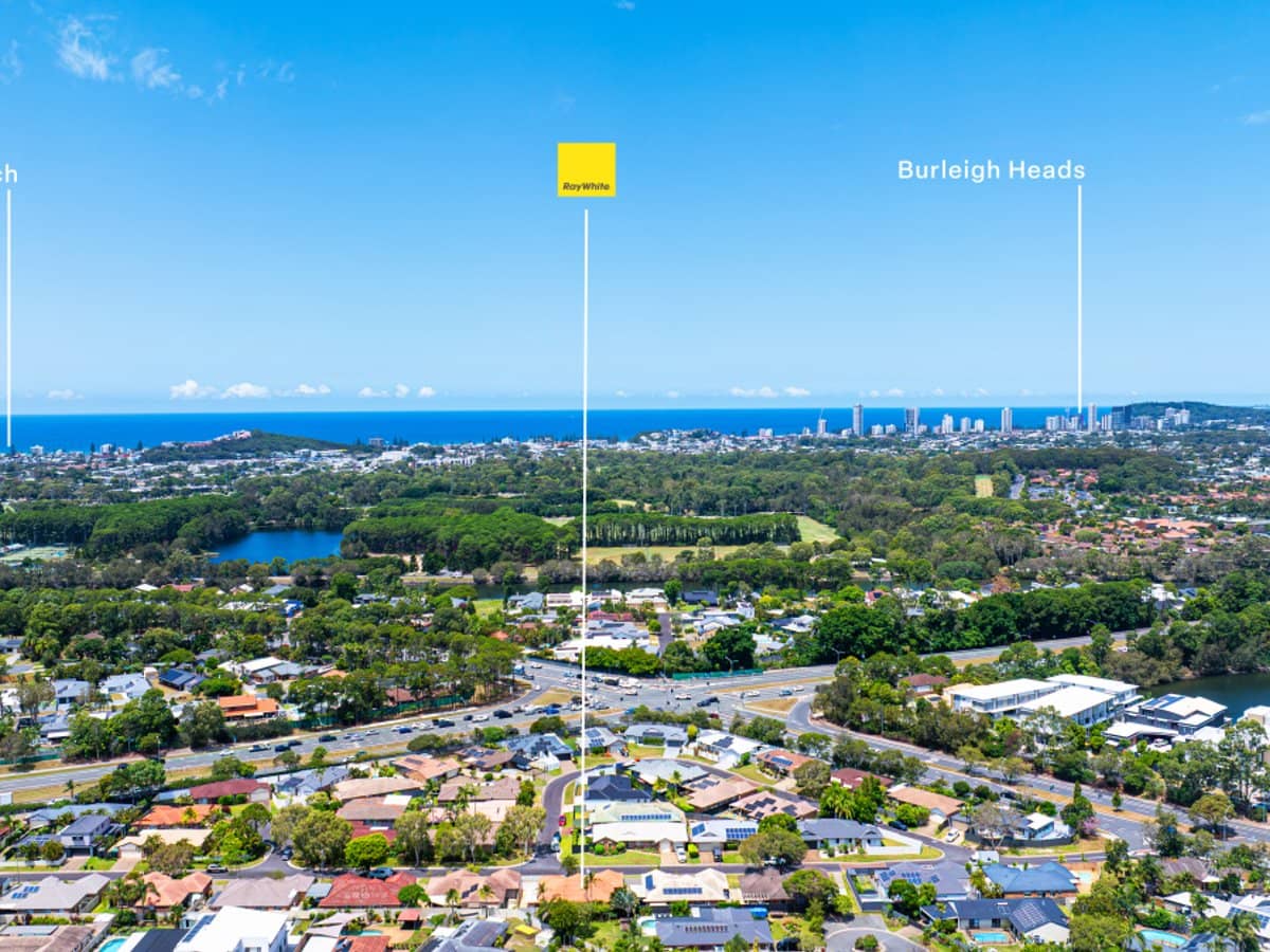 12 VANCOUVER Drive, ROBINA - Thumbnail 20