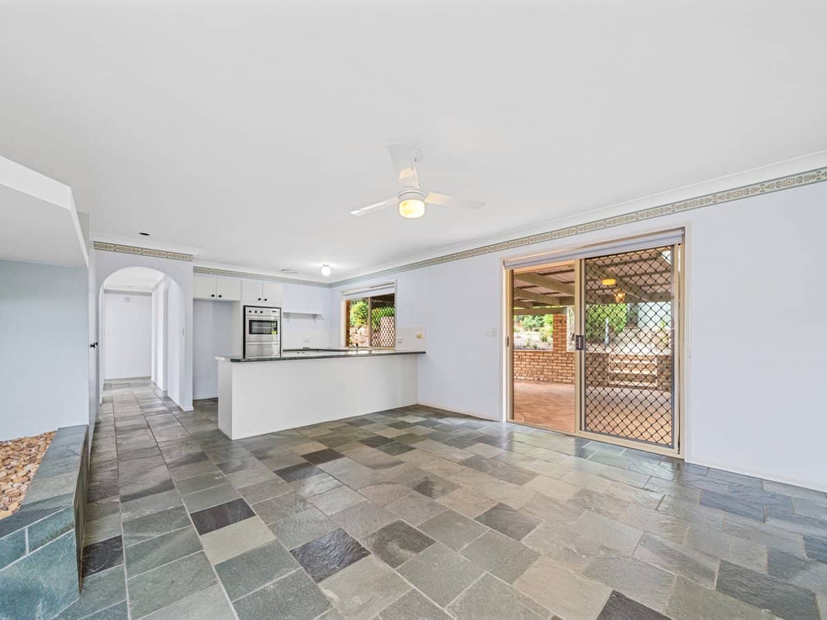 3 Brooke Close, EDENS LANDING - Thumbnail 8