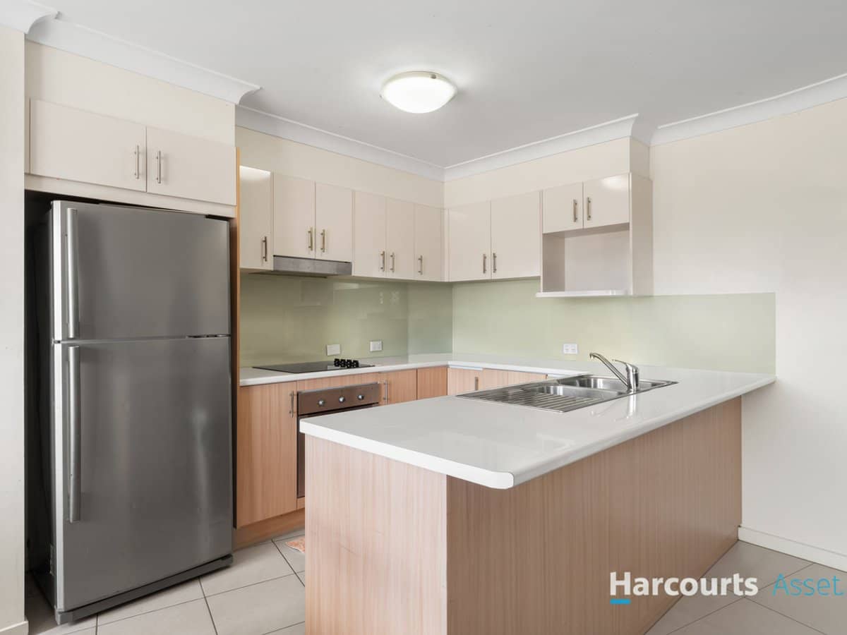 62-64 Milne Street, MOUNT WARREN PARK - Thumbnail 4