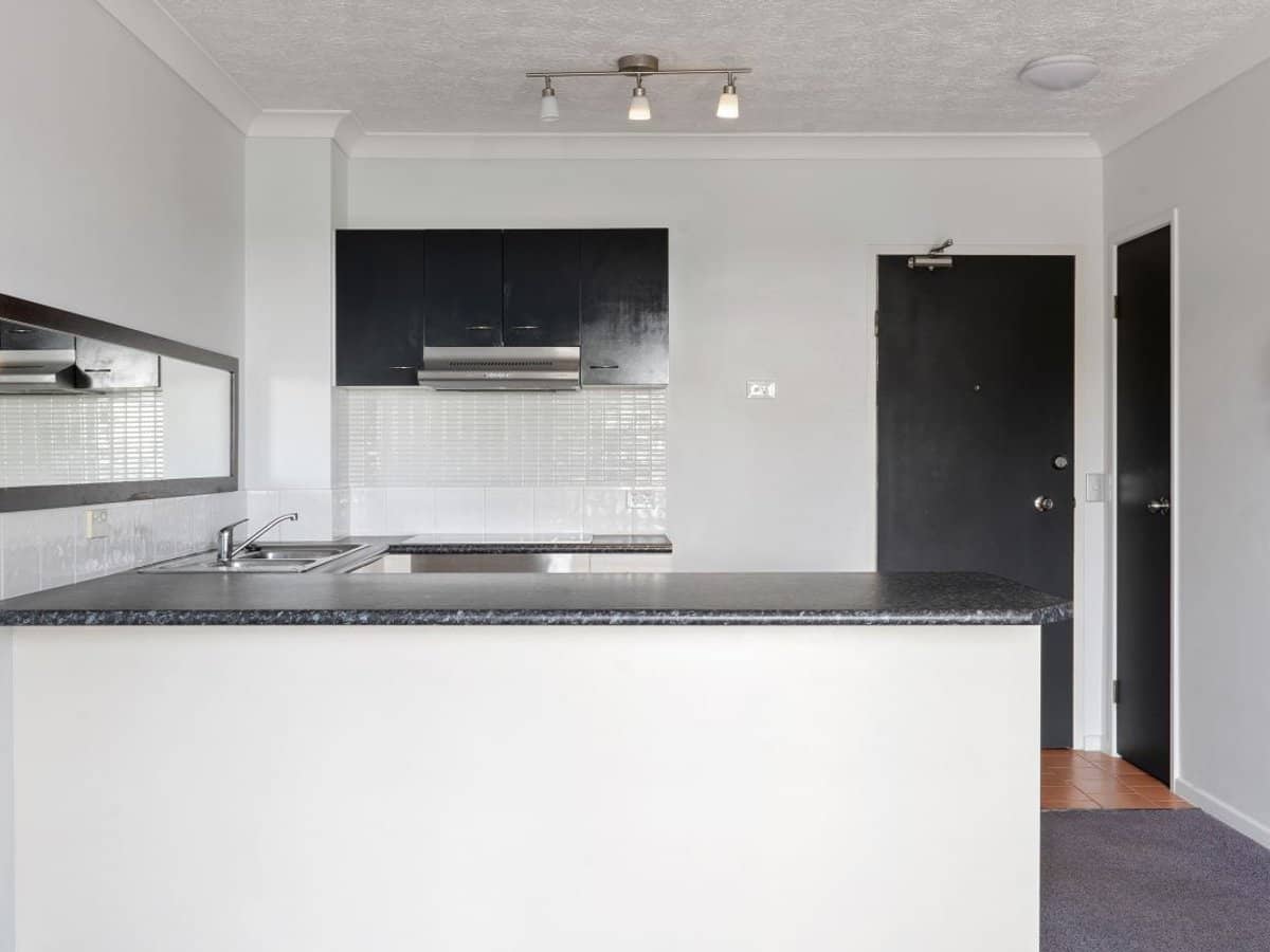 15-19 Surf Street, MERMAID BEACH - Thumbnail 4