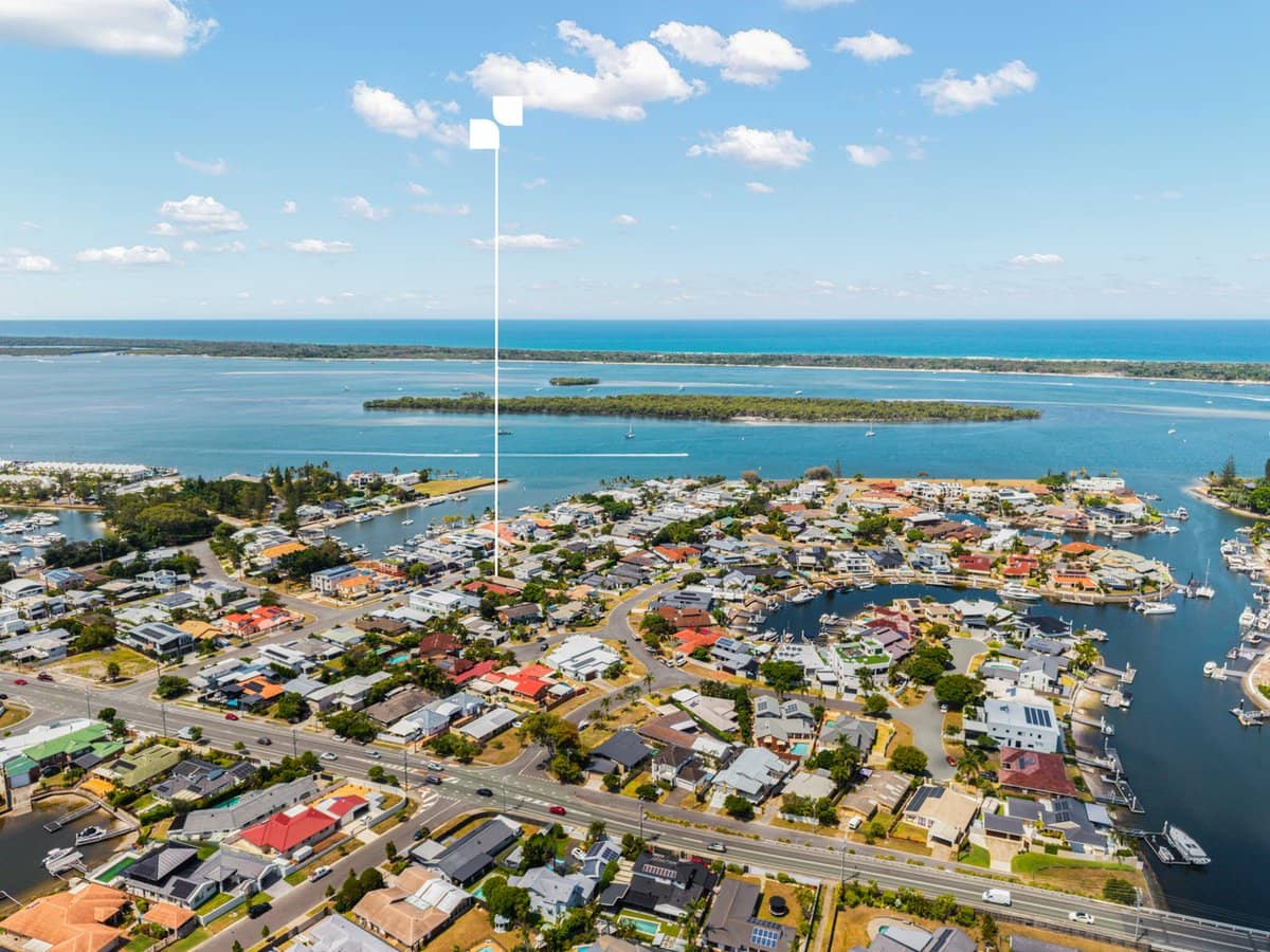 38 Howard Street, RUNAWAY BAY - Thumbnail 3