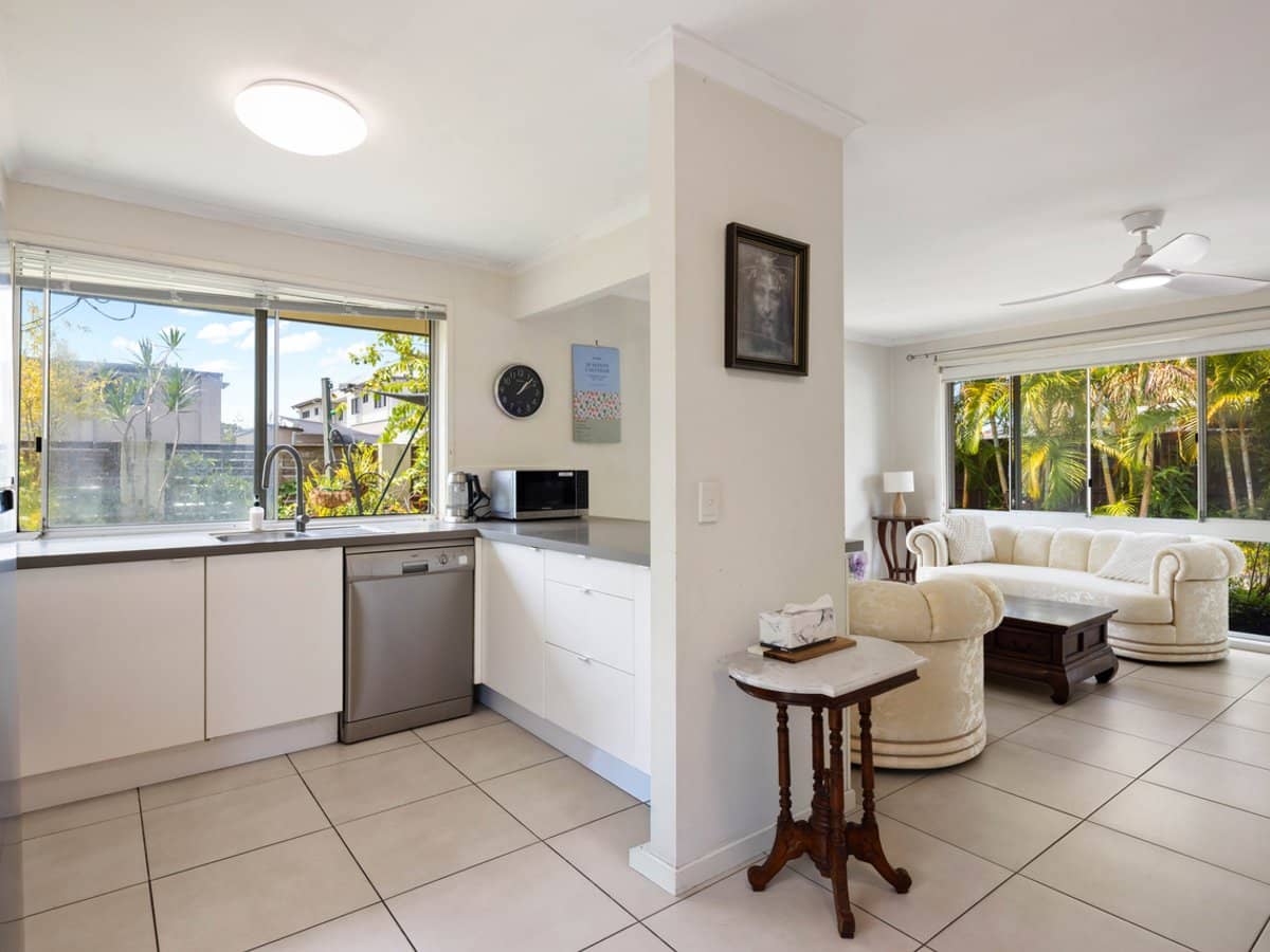 38 Howard Street, RUNAWAY BAY - Thumbnail 6