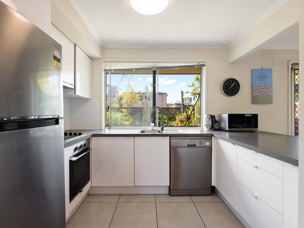 38 Howard Street, RUNAWAY BAY - Thumbnail 7