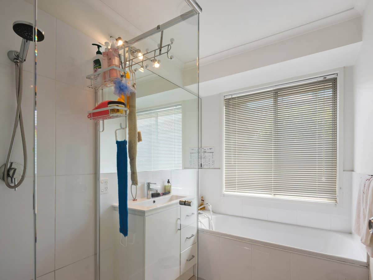 38 Howard Street, RUNAWAY BAY - Thumbnail 10