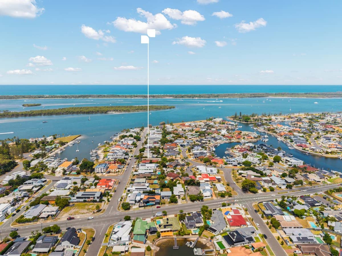 38 Howard Street, RUNAWAY BAY - Thumbnail 15