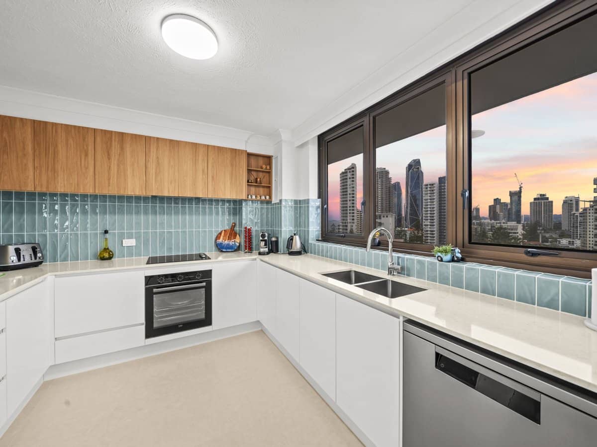 4 Thornton Street, Surfers Paradise - Thumbnail 2