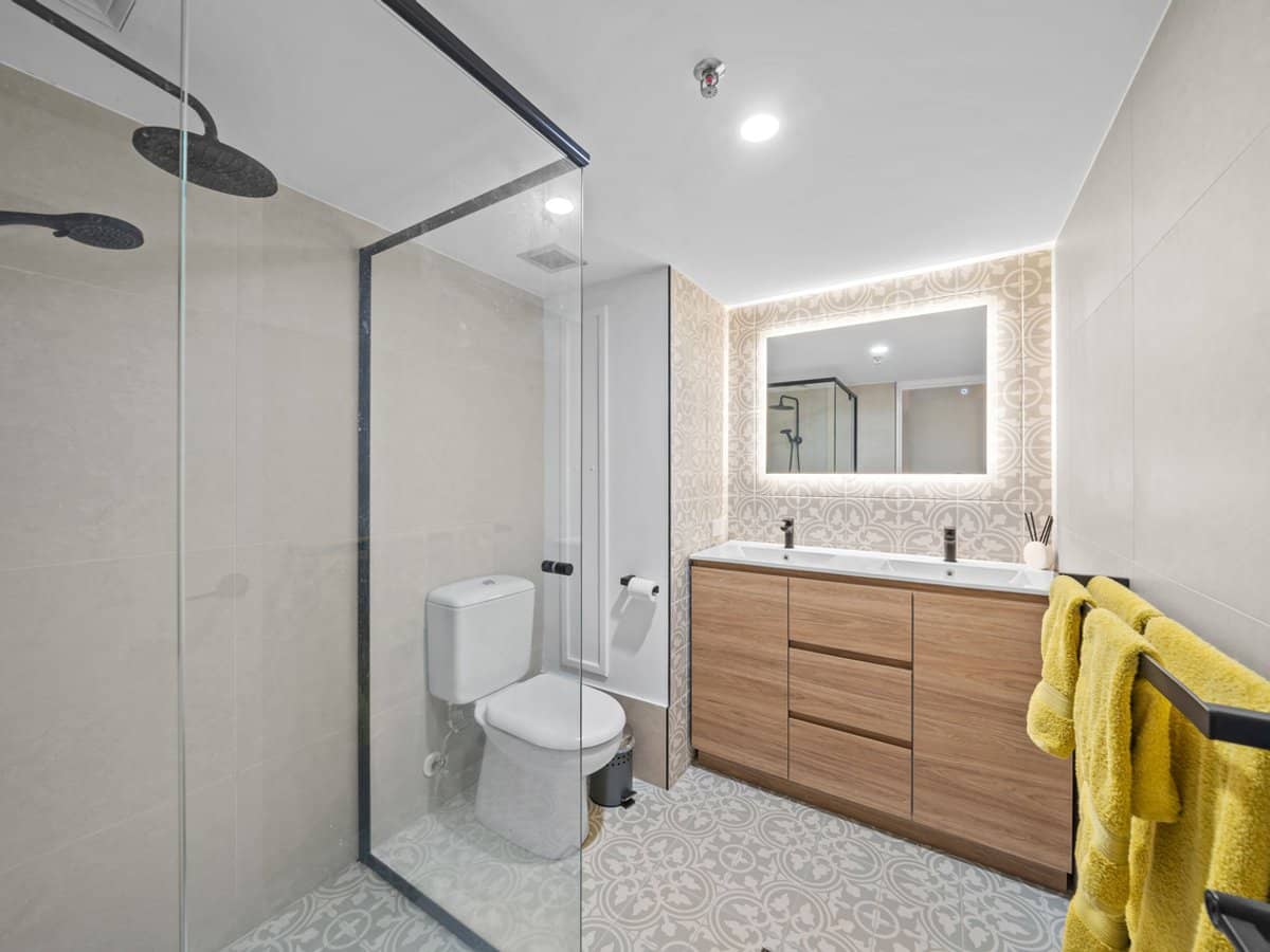 4 Thornton Street, Surfers Paradise - Thumbnail 11