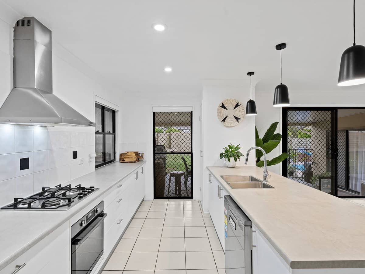 19 Ridgecrop Street, UPPER COOMERA - Thumbnail 13