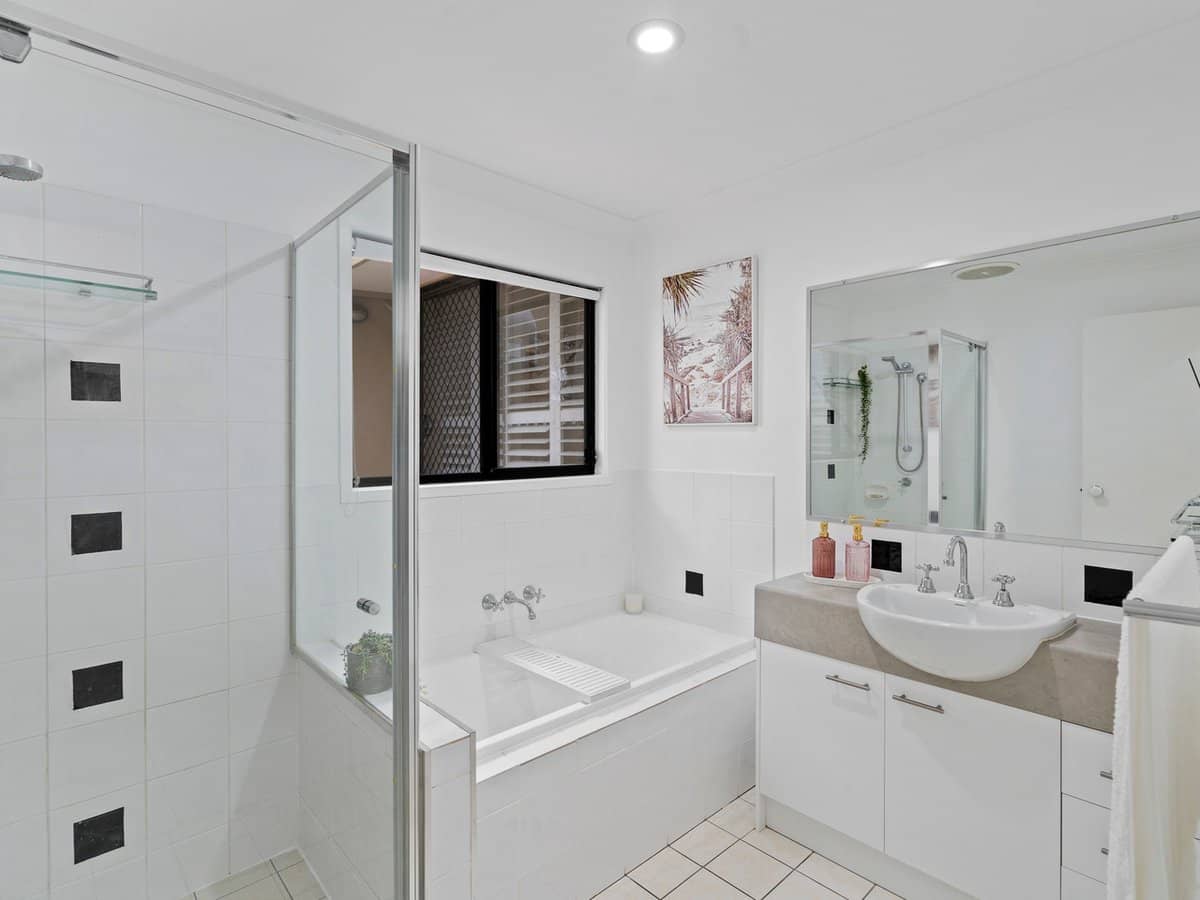 19 Ridgecrop Street, UPPER COOMERA - Thumbnail 21