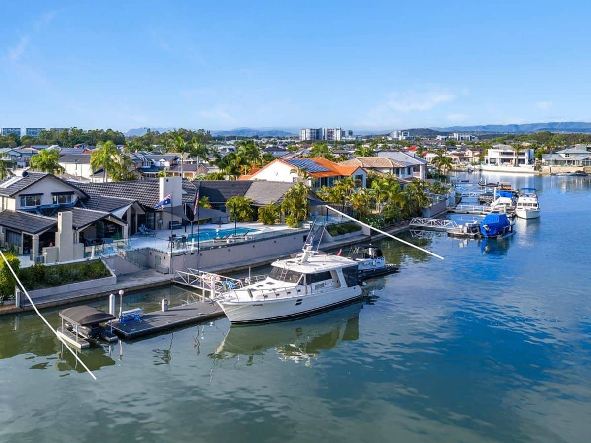 40-42 Midnight Court, Runaway Bay - Thumbnail 2