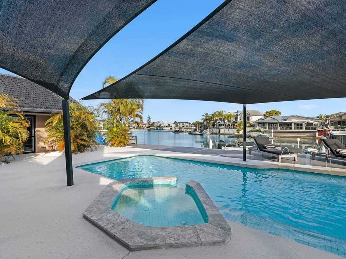 40-42 Midnight Court, Runaway Bay - Thumbnail 3