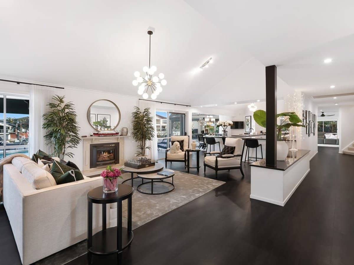 40-42 Midnight Court, Runaway Bay - Thumbnail 5