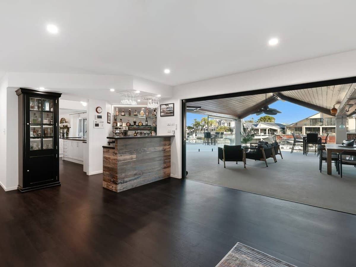 40-42 Midnight Court, Runaway Bay - Thumbnail 6