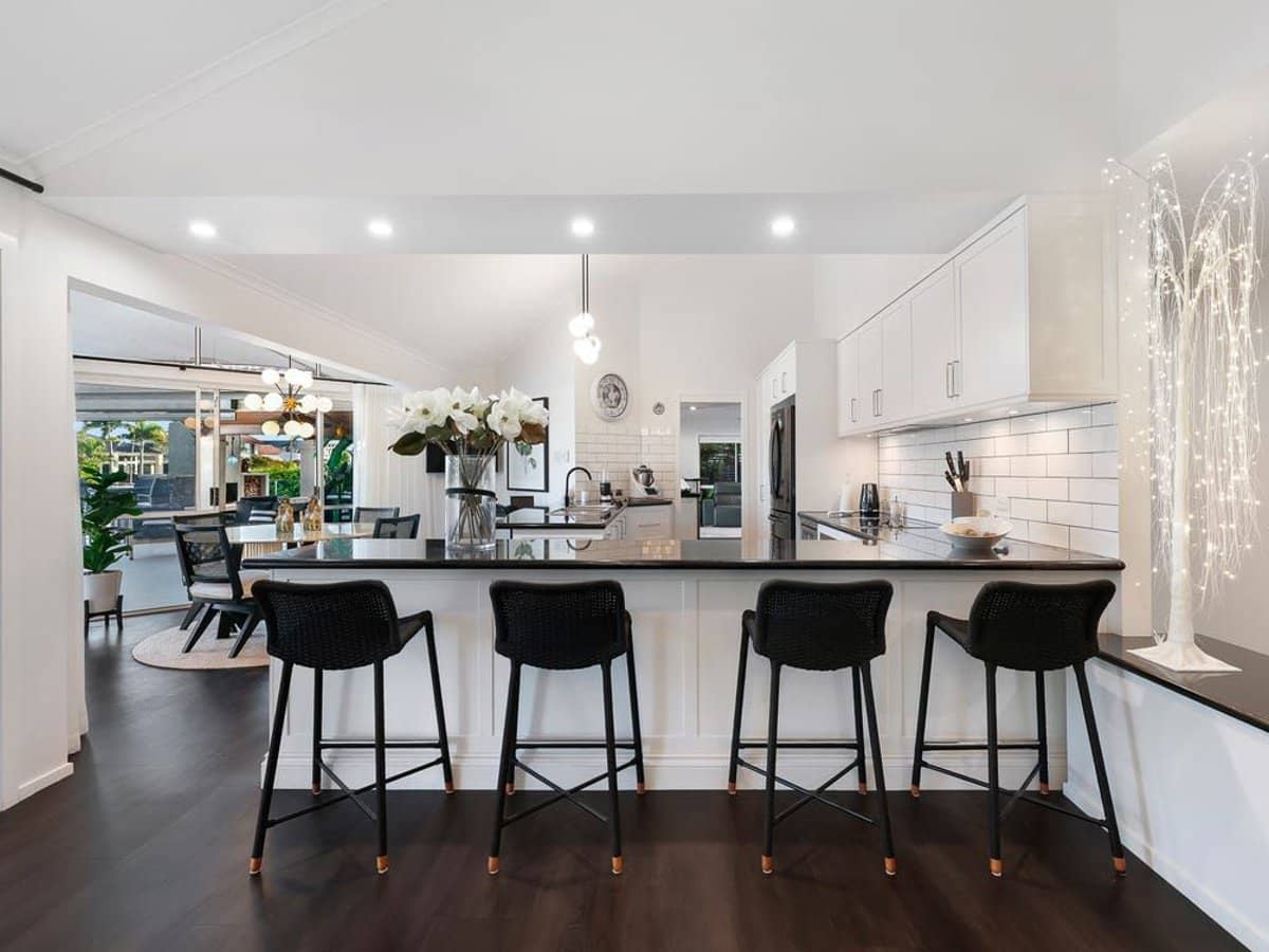 40-42 Midnight Court, Runaway Bay - Thumbnail 9