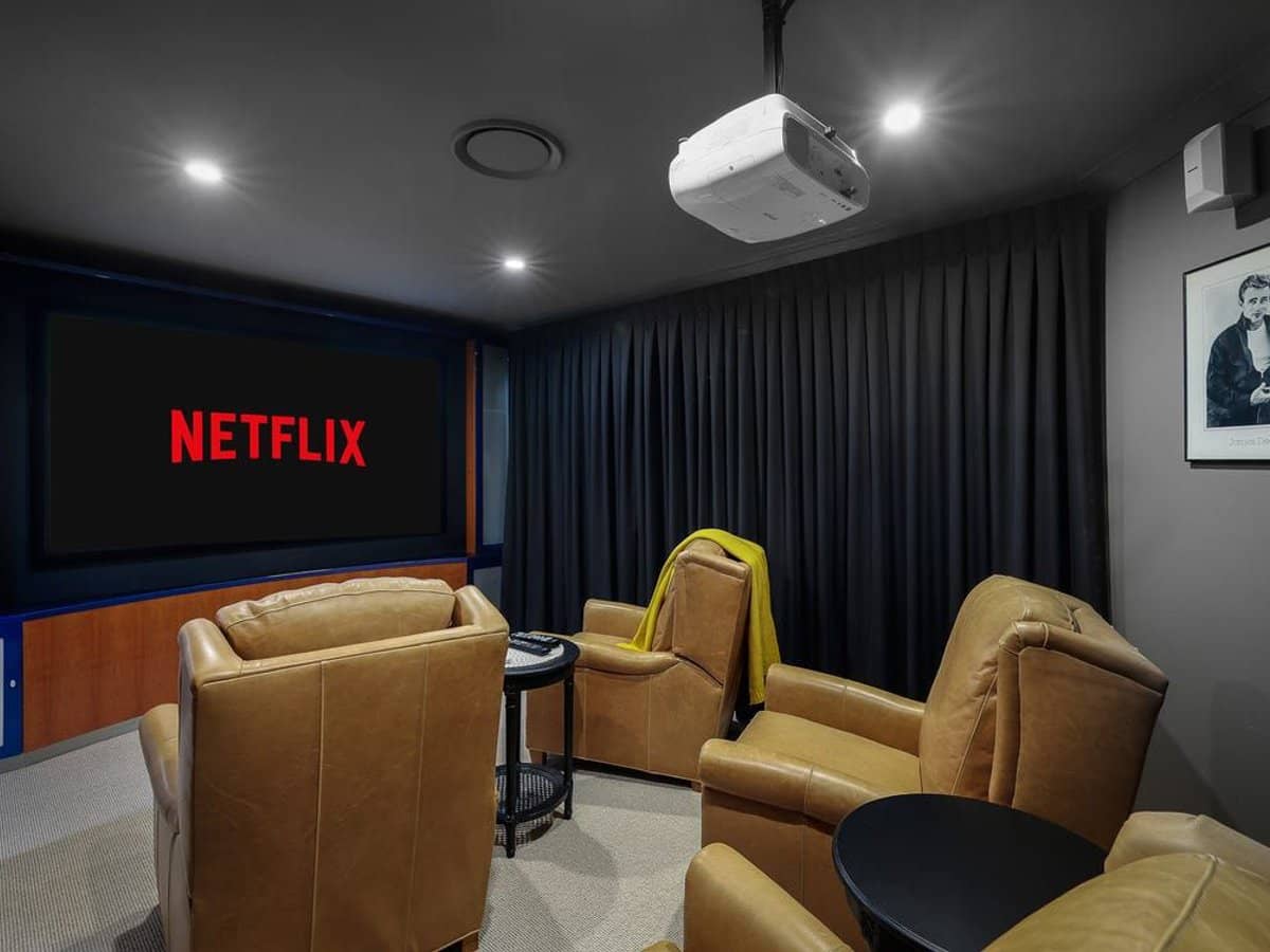 40-42 Midnight Court, Runaway Bay - Thumbnail 10